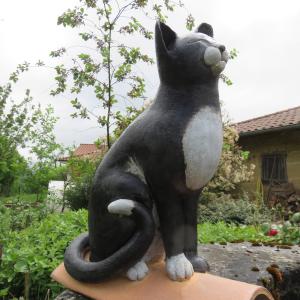 Tuile : chat assis noir et blanc